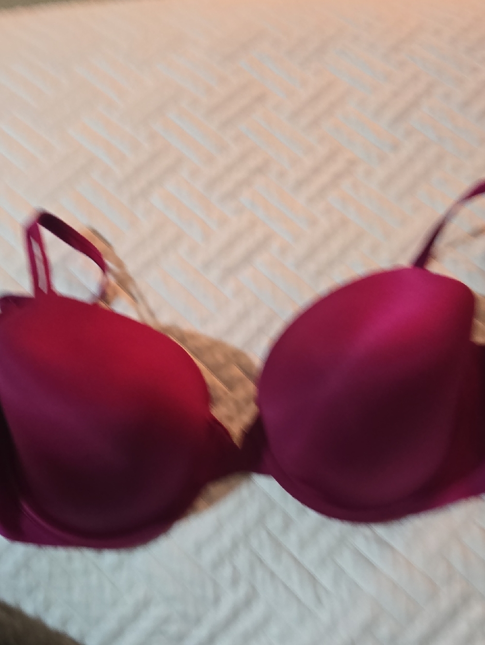 Victoria's Secret Smooth Plunge Bra in Berry Pink